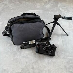 Nikon N2000 35mm Film SLR Camera‎ w/ Nikon Lens Series E 50mm 1:1.8 & Flash